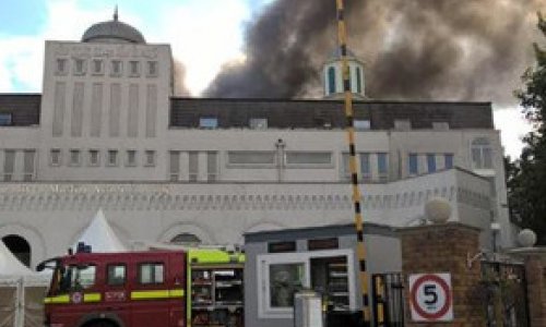 ​В Лондоне загорелась  мечеть