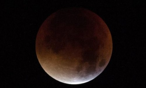 'Supermoon' coincides with lunar eclipse