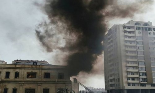 Bakıda güclü yanğın: 12 nəfər təxliyyə edildi