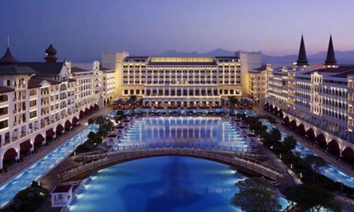 ​Azərbaycanlı iş adamı Antalyadakı otelini satdı