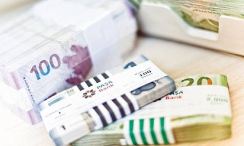 Manat pul kütləsi 50%-ə yaxın azaldı