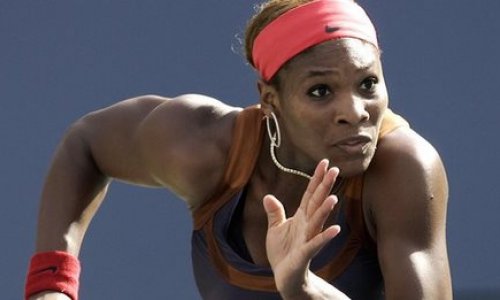 Serena Williams chases man after phone 'grabbed' in restaurant