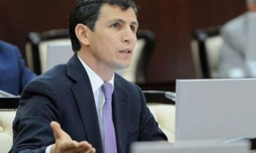Zahid Oruc: “Görünən budur ki, Əli Abbasov Eldar Mahmudovun şantajına boyun əyib”