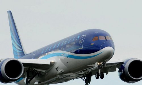 AZAL не планирует отмены авиарейсов в Париж