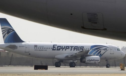 Самолет Egypt Air задержался в Каире из-за СМС о бомбе