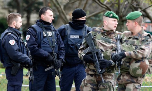 Франция продлевает режим ЧП на три месяца