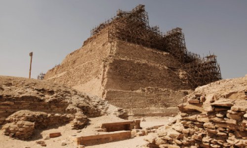 Раскопана древнейшая стена