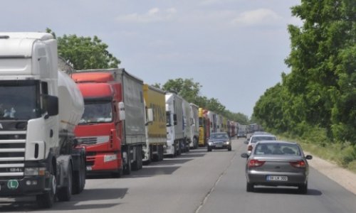 Trucks carrying Turkish exports blocked at Russian border