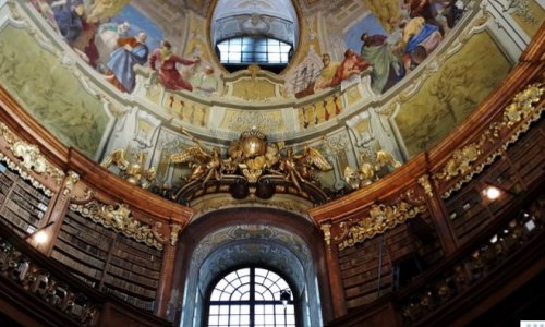 Barokko üslubundakı geniş kolleksiyalı kitabxana – REPORTAJ