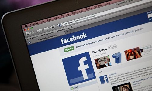 Подросткам могут запретить Facebook