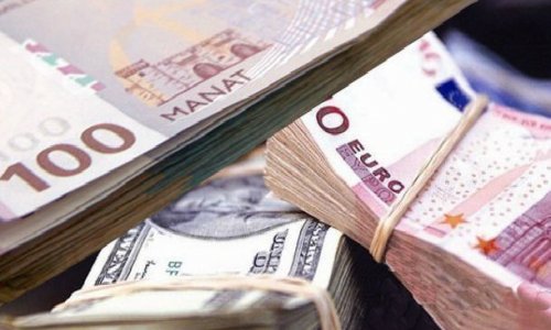 В Азербайджане подорожали доллар