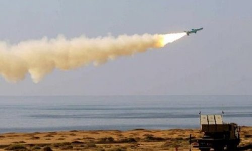 Иран стреляет возле кораблей США