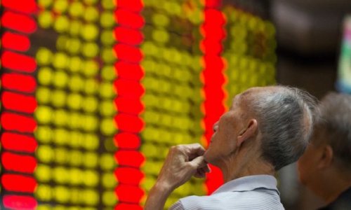 Mainland Chinese shares stop trading after 7% plunge