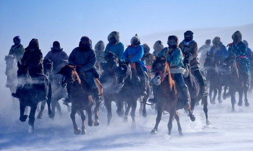 Stunning photos of Mongolian herdsmen galloping through the bitter cold on horseback