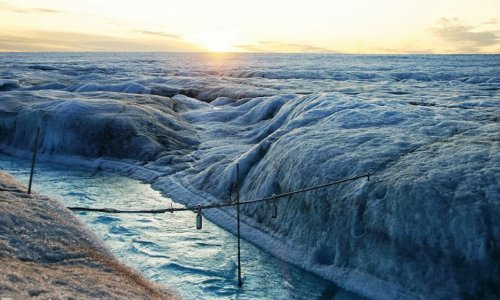 Stunning (yet worrying) photographs capture Greenland's disintegrating icecap