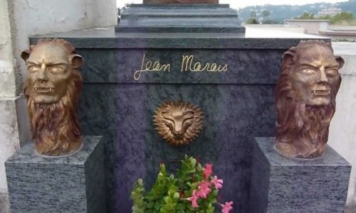 Разграблена могила Жана Маре