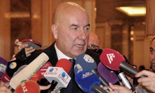Elman Rüstəmov: “5-7 bankın birləşməsi prosesi gedir”