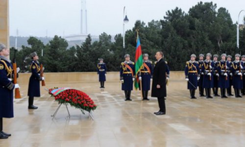 Ильхам Алиев посетил Аллею шехидов