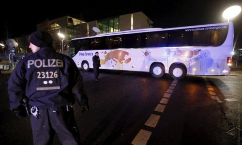 Заблокированы 80 автобусов с мигрантами