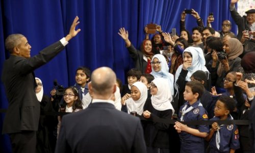 Obama visits a mosque to send pointed message to non-Muslims