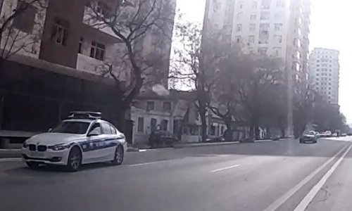 Bakını mərkəzində qaydaları pozan yol polisi – VİDEO