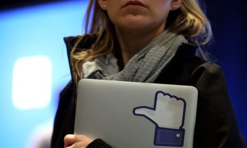 Facebook hit by French privacy order
