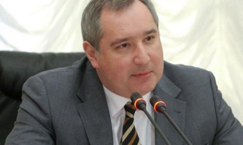 Dmitri Roqozin Bakıya səfərə gəlib