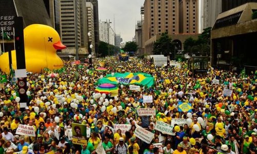 Braziliyalılar prezidentin istefasını tələb edir
