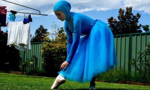Hijabi ballerina: Aussie teen Stephanie Kurlow melds grace and modesty