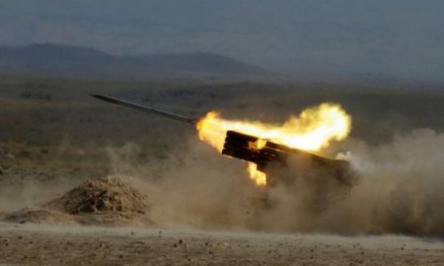 Азербайджан приостановил военные операции