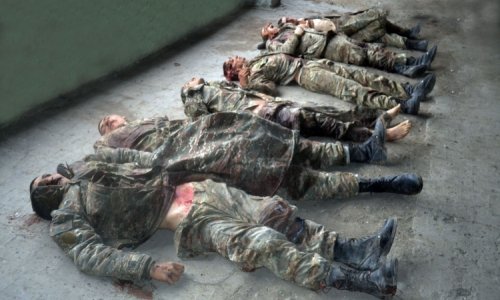 Армяне бросают тела своих товарищей