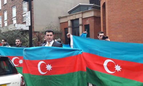 Азербайджанцы  провели акцию протеста в Лондоне