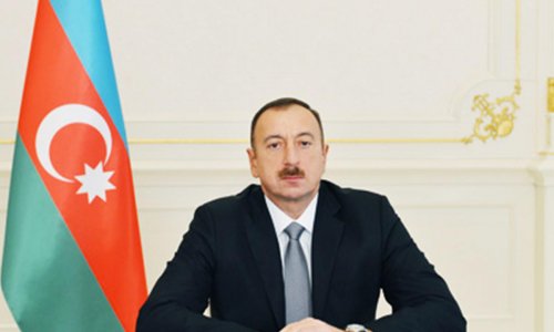 Ильхам Алиев поздравил Тхина Чжо