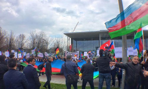 Sarkisyan Berlində etirazla qarşılandı - FOTO
