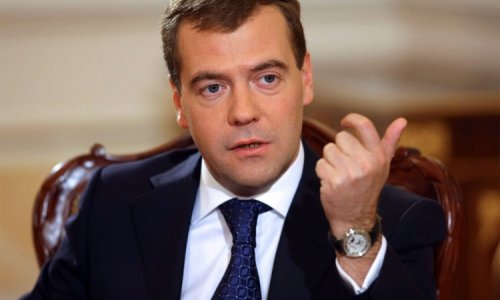 Dmitri Medvedev Bakıdadır