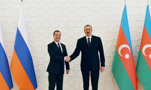 Ilham Aliyev, Russian PM hold a one-on-one meeting