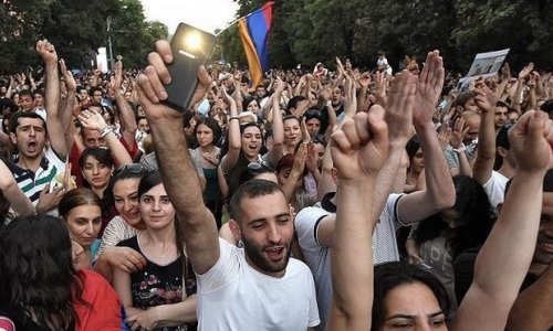 Yerevanda Sarkisyanın istefasını tələb edirlər
