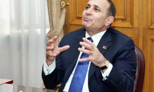​Ermənistan baş nazirinin ailəsinin inhisarçılığına etiraz olaraq aksiya keçirilib
