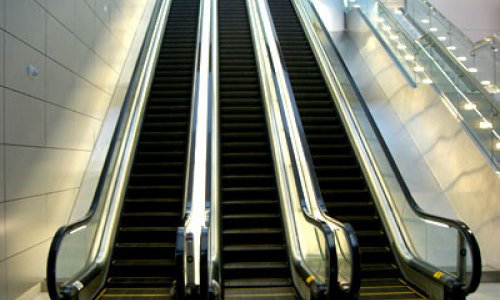 Yeni metro stansiyalarında eskalatorların işləməməsinin səbəbləri məlum oldu