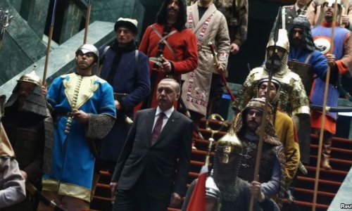 Erdoğanın sarayında “saray çevrilişi”