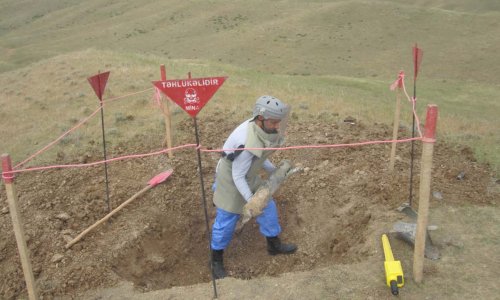 В прифронтовых районах продолжается очистка территории от мин
