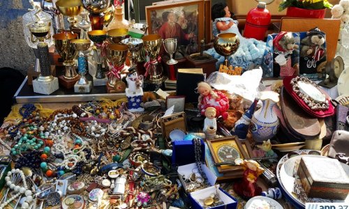 «Flohmarkt» – легендарный блошиный рынок Вены – ФОТО