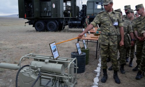 Azeri chemical units, interior troops hold drills 