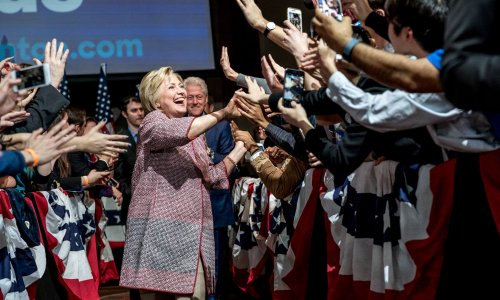 ​Klinton Vaşinqtonda keçirilən ilkin seçkilərdə qalib gəlib