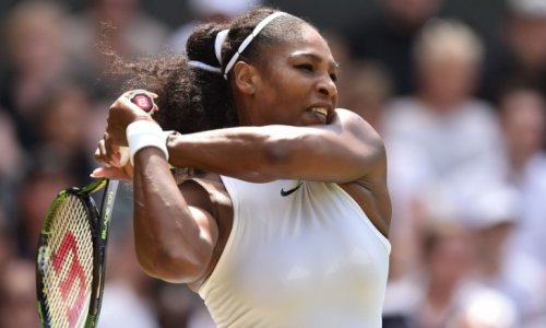 Serena strolls through Wimbledon