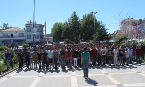 Türkiyədə yerli sakinlər və suriyalı qaçqınlar arasında dava - VİDEO