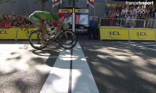 Peter Sagan wins stage 16 as Chris Froome keeps lead