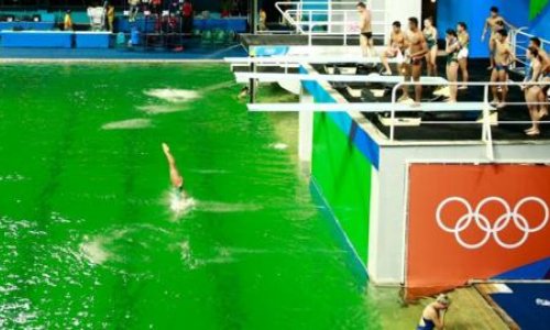 Olympic pool turns green