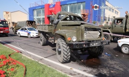 Ermənistanda hərbi maşın aşdı