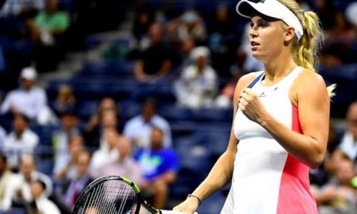 Caroline Wozniacki through to face Angelique Kerber in semi-final